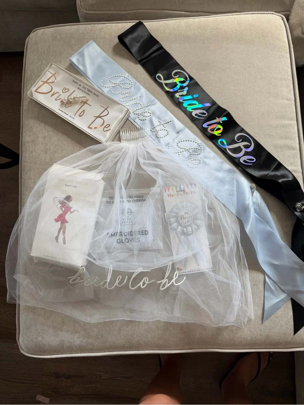 Bride to Be Sash and Veil Bachelorette Party Set - White / Black